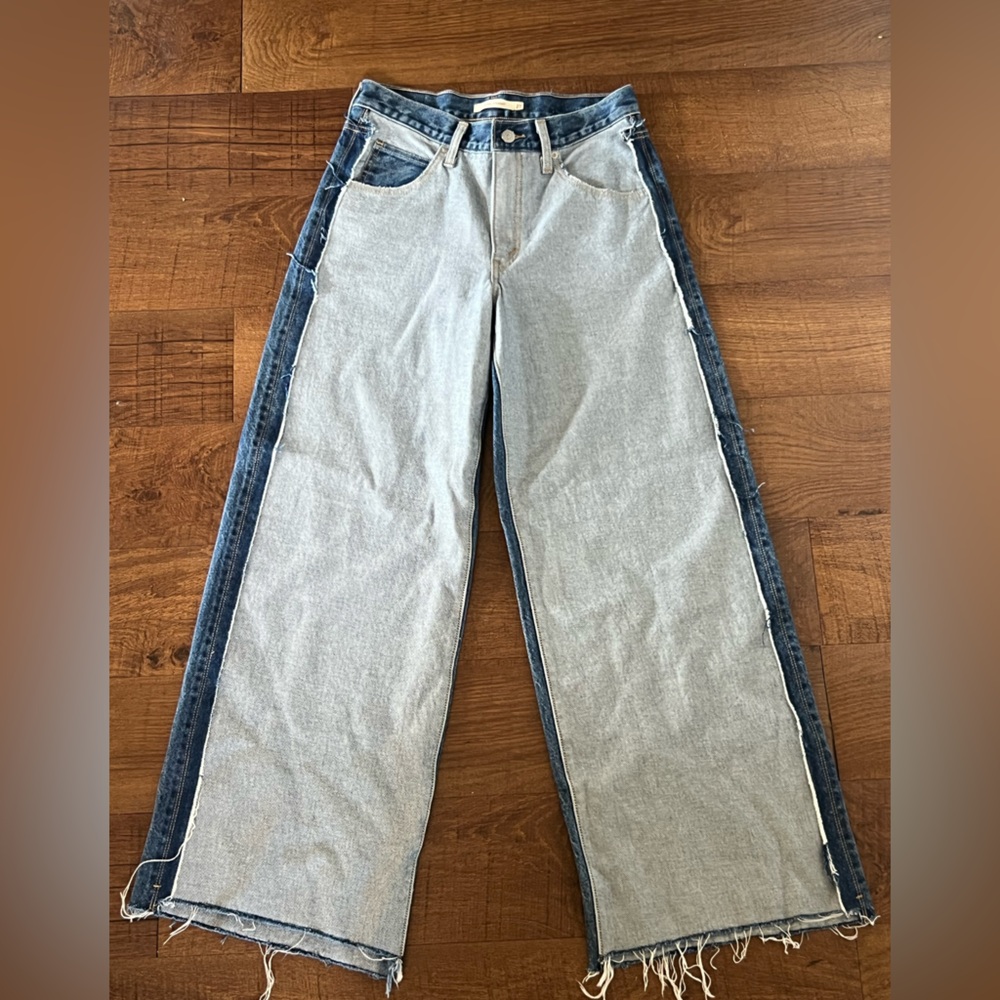 Levi’s Wide leg Jeans sz 27  Blue Jeans